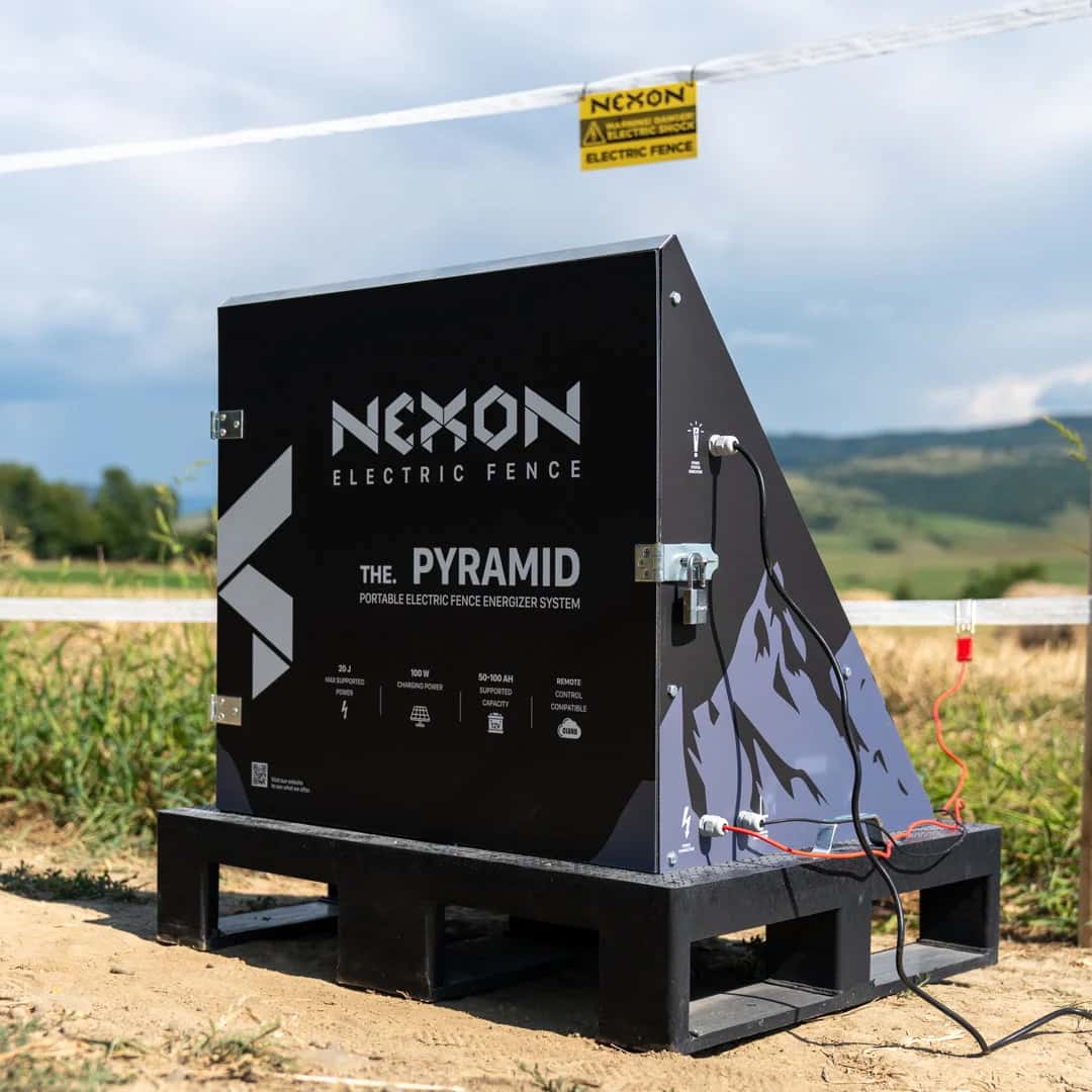 Portable Electric Fence NEXON PYRAMID 10J GPS with Solar Panel and Battery